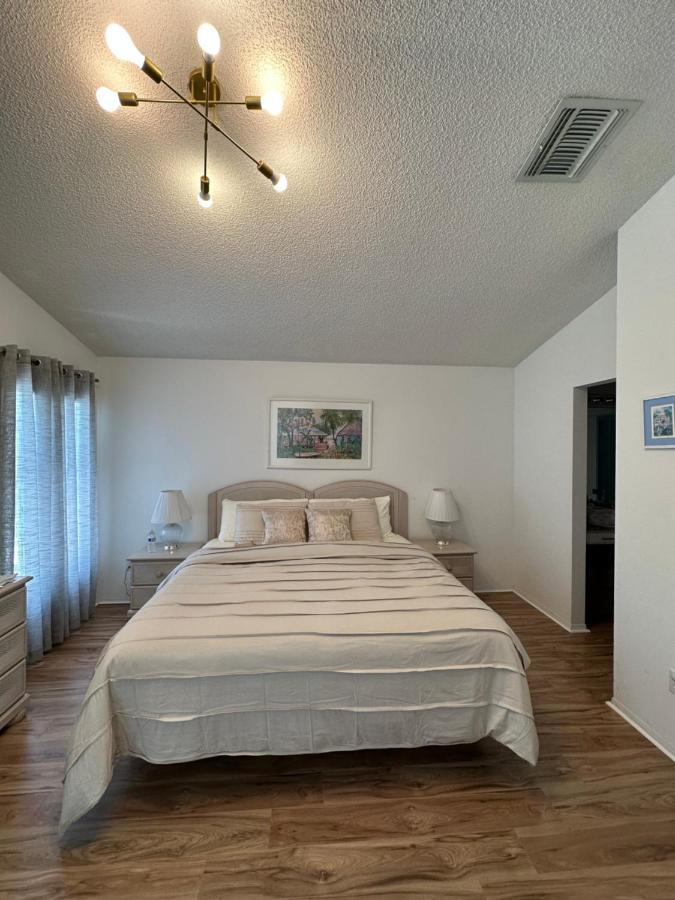 Private Pool With A Beautiful View Overlooking The Lake! Near Disney - Universal Kissimmee Luaran gambar